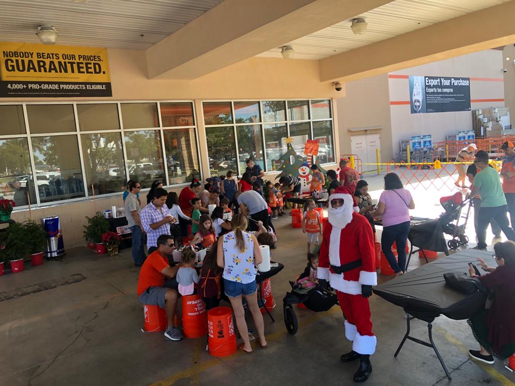 EscobarValois's tweet photo. Kids workshop at store 6872! https://t.co/jAwNtgdrQc