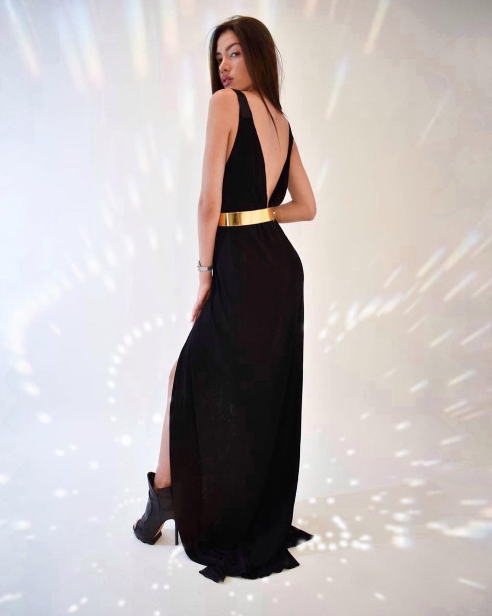 floAtelier's tweet photo. 💫When it comes to fashion, it's empowering to have an individual style, so design your own clothes and turn your apparel dreams into reality. 🌟

Check out our 👉🏼 #Etsy shop😊 
You can get 20% off on selected pieces and we also have free shipping worldwide 🌍 #FloAtelier https://t.co/p41NNjfOYv