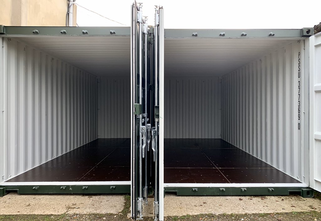 So here they are!! The last two for 2019 arriving this morning. In place and ready for customer handover later today.  ✅ 📦 📦 📦<a href="/bathindiechat/">Bath Indie Chat</a> <a href="/BizBath/">Biz Bath</a> <a href="/bath/">Bath</a>