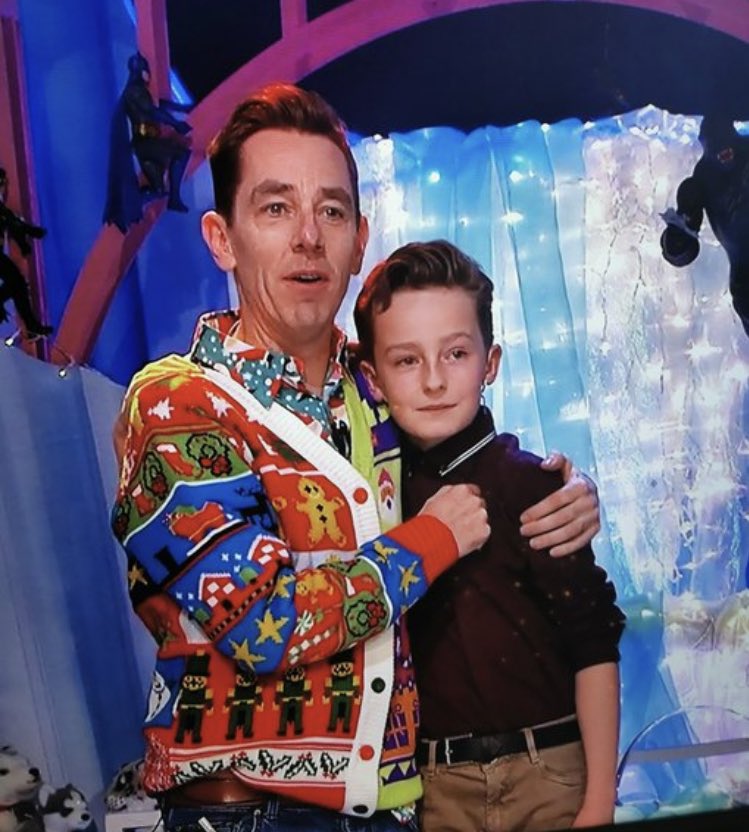 Galway_Races's tweet image. 👏🏼 Take a bow. Huge congratulations to Ryan and the extended team @thelatelateshow @rte for such a special show last night. One to remember that’s for sure. 😍Like our Summer Festival it’s  all about celebrating friends, families and reunions #magicmomemts  #latelatetoyshow ⛄️