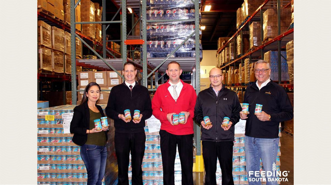 HormelFoods's tweet photo. We partnered with @Fareway_Stores to donate more than 5,500 jars of @Skippy Peanut Butter to @FeedingSD: https://t.co/tlfo8UblTR https://t.co/UDHWDK1Gfl