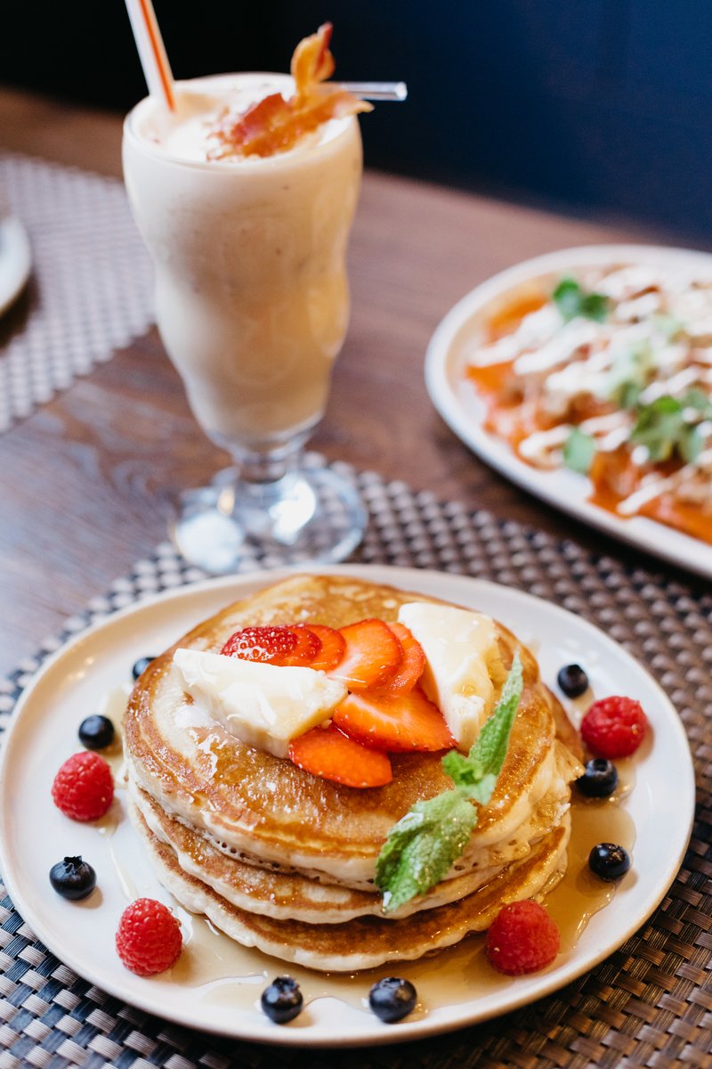 MaillardTavern's tweet photo. You know, we heard calories don't count at brunch. Make the most of you morning meal with our scrumptious flapjacks and maple bacon shake. https://t.co/GRy39WTOoy