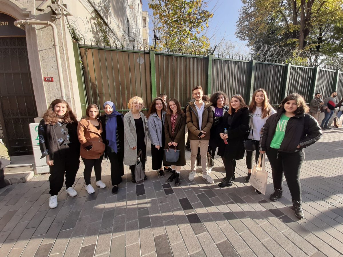 trdehukuk's tweet photo. Almanya Başkonsolosluğu’nun himayesinde düzenlenen Noel Kermesi etkinliğine katıldık. #ciftdiploma #altinbashukuk #weihnachtsbasar #deutscheschuleistanbul https://t.co/yqE4Kgpwdo