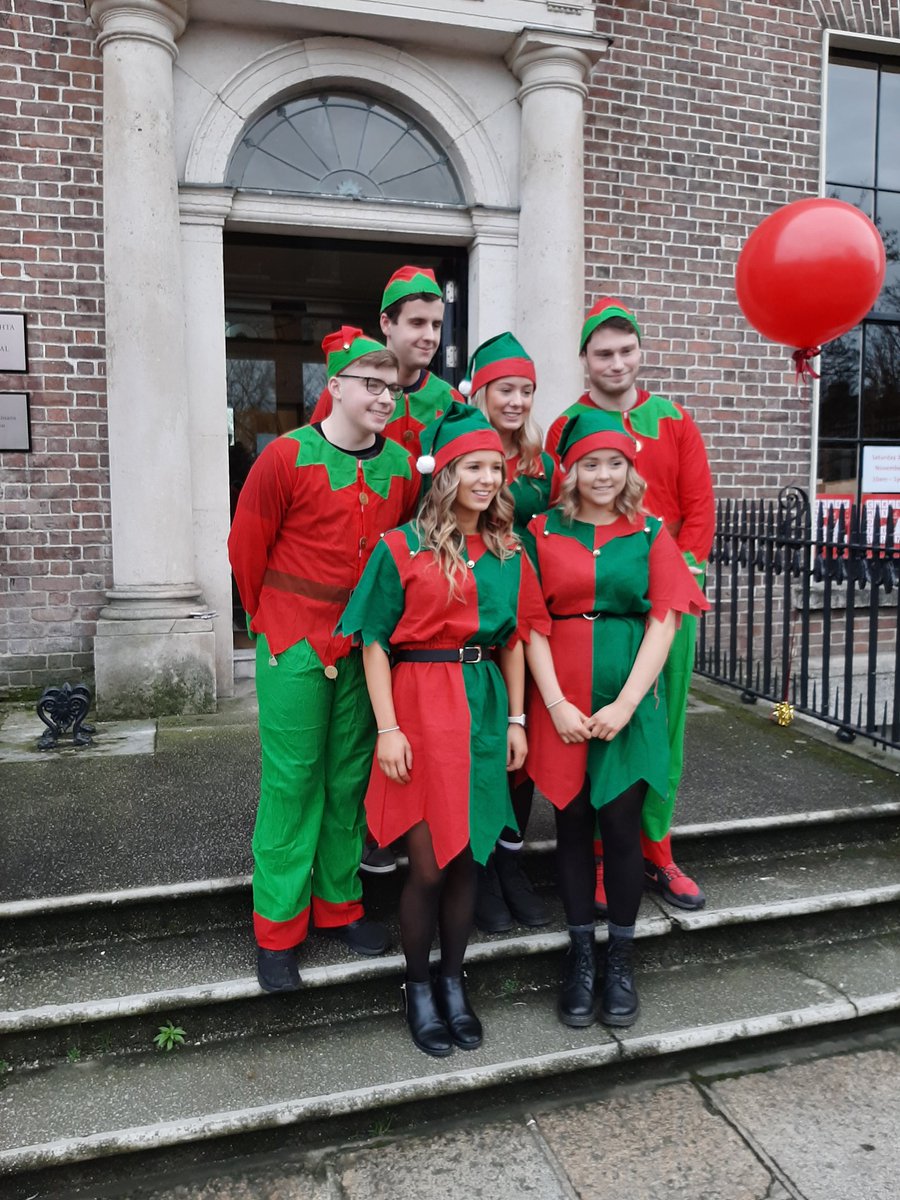 A huge thanks to <a href="/ESBGroup/">ESB Group</a> <a href="/ESBNetworks/">ESB Networks</a> for flying Santa and his elves to <a href="/Arch_Archive/">ArchitecturalArchive</a> on <a href="/MerrionSqDub/">Merrion Square</a> today it lit up countess faces with joy #christmasonthesq