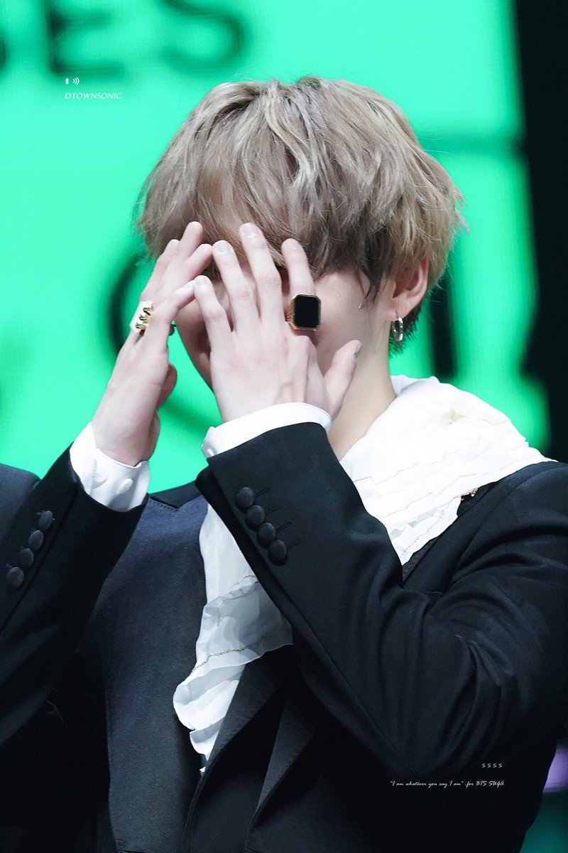 dtownsonic_suga's tweet photo. #SUGA #슈가 #BTS #방탄소년단 
#민윤기 #AgustD 
191130
@BTS_twt https://t.co/7sRpnUn7ci