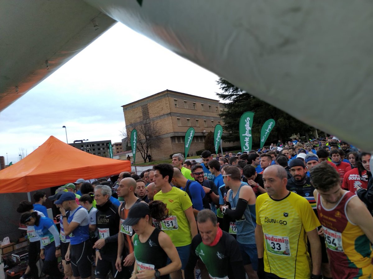 upsa's tweet photo. 🏃🏻‍♂️🏃🏼‍♀️ Preparados, listos, ¡YA! 👟 Más de 450 personas corren por la #educación y, sobre todo, apoyan esta causa solidaria a favor de @Caritasalamanca 🙌🏻 ¡Gracias a todos por aportar vuestro granito de arena en la IV San Silvestre Universitaria ‘We are Ready’ UPSA! @WeAreReadyRun https://t.co/Ly1dEi7PAM