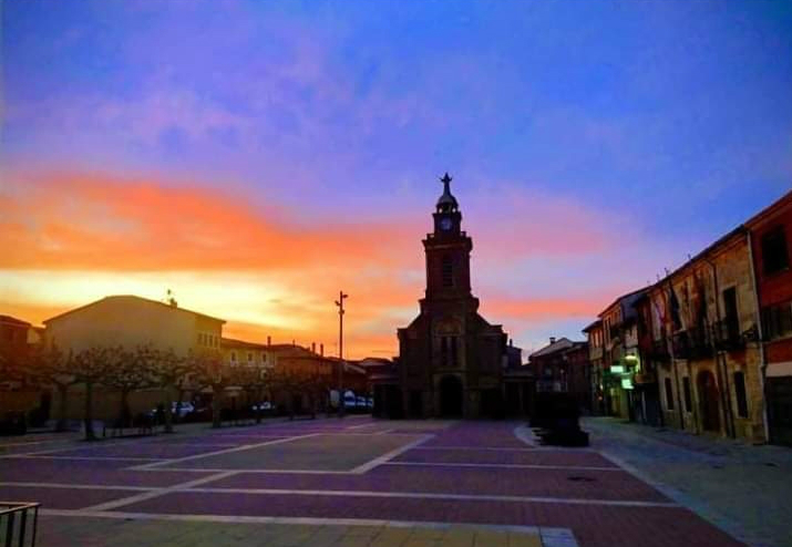 Nuestra villa <a href="/melgar_df/">Melgar de Fernamental</a> es bonita siempre pero sobre todo al atardecer enamora, ¿no te parece? #CuatroVillas #Amaya #MelgardeFernamental #Burgosenelmundo #Orgullorural