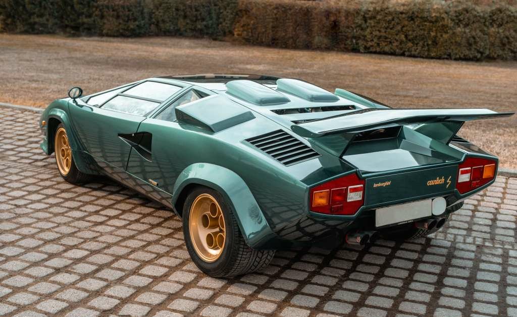 ROMAGNA_Cento's tweet photo. 今年も残り１ヶ月 色々な車を見たり調べたりしたものの 1番衝撃を受けたのはこのカウンタックだった。
 Wolf TurboS Bordeaux など魅力的な個体は数々あるけれど、このディープグリーンの個体を 初めて見た時の”驚き”は間違い無く1番だった。
 いつの日か実物を見てみたいと心から思う1台。 https://t.co/jdMcQhjzqR