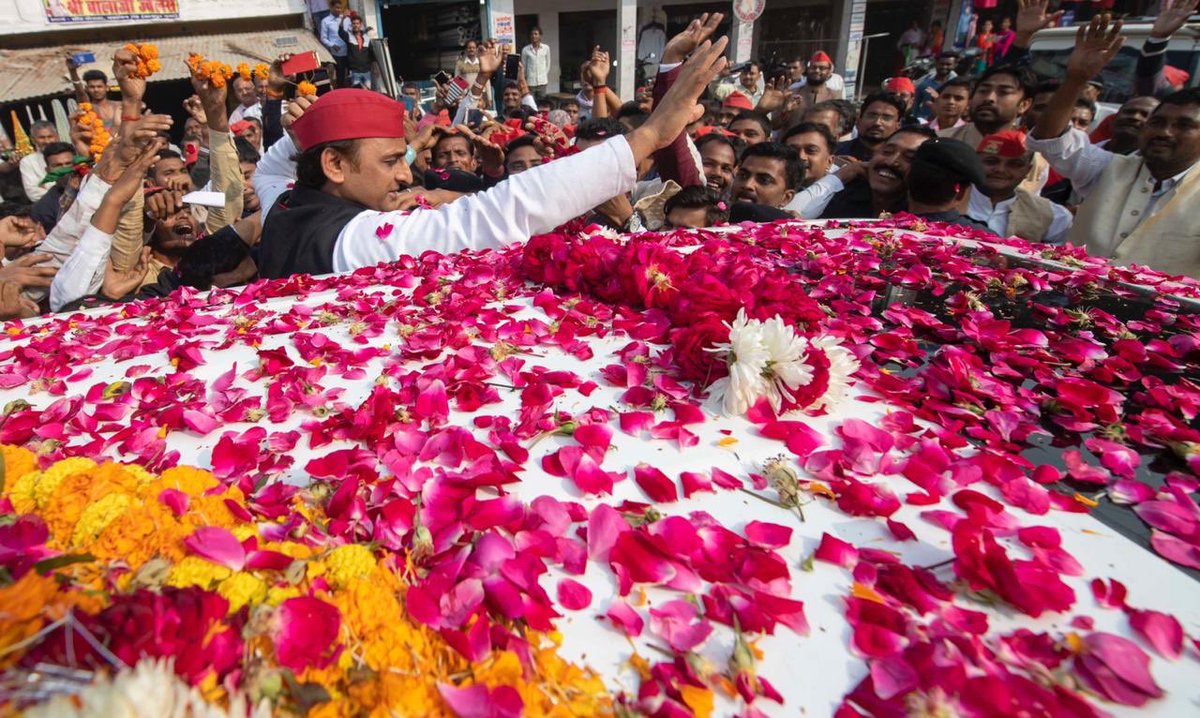 yadavakhilesh's tweet photo. फतेहपुर में अपनों के बीच... सभी कार्यकर्���ाओं को धन्यवाद! https://t.co/sTTcwYh3uv