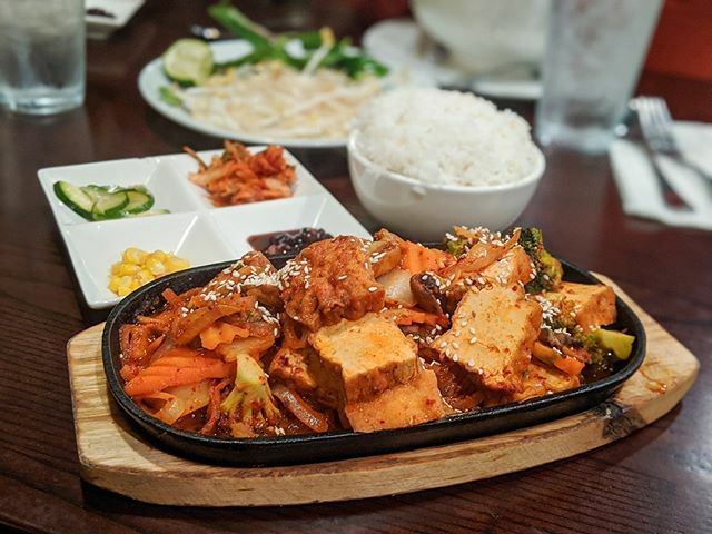 chattavegan's tweet photo. It's #smallbusinesssaturday, so make sure you visit your local vegan and veg-friendly restaurants today! We just checked out the Korean Spicy Tofu at @nooga.chopstix, and we're already to go back for their vegan pho and banh mi 🤤
#chattavegan https://t.co/LndmIalEfM https://t.co/RDF8q4IaQ0