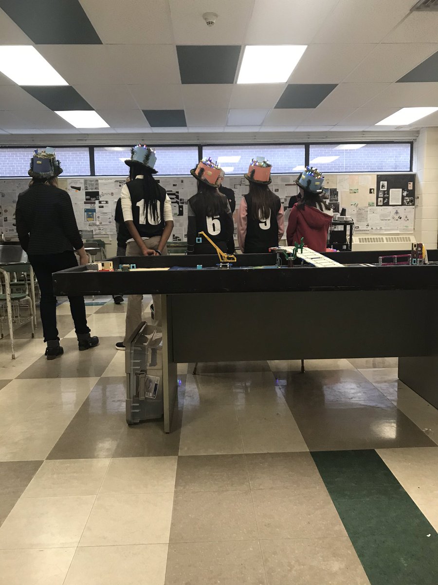 FaywoodABC's tweet photo. Amazing team work and innovation by Faywood’s robotics team. #FaywoodABC #TDSBRobotics #LC2 #firstlegoleague https://t.co/KuleZC5OXv