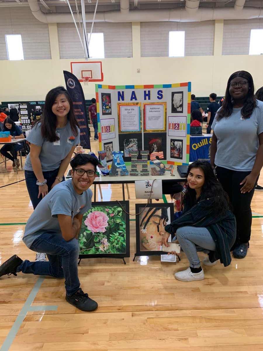 bhs_nahs's tweet photo. We well represent BHS.NAHS at the Career Day at Crockett Middle School. A lot of students were interested to join advanced art classes next year at BHS. 
#artpower #artmatters #nahs #art @FBISDvisualart @Fahmikhan @bhs_nahs @CMSMavericks https://t.co/y7yVrh4r8f