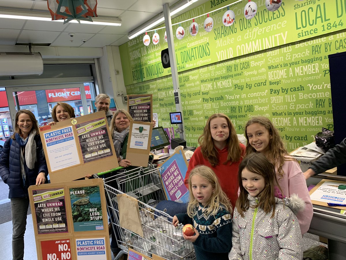 PlasticFreeSW11's tweet image. Thanks for all your support and help today at our mass unwrap highlighting the issue of single use packaging in our supermarkets. Come visit us at Northcote Road Christmas Fair tomorrow 1st Dec @NappyValleyNet @bellevillesch #massunwrap #plasticpollution @sascampaigns @coopuk