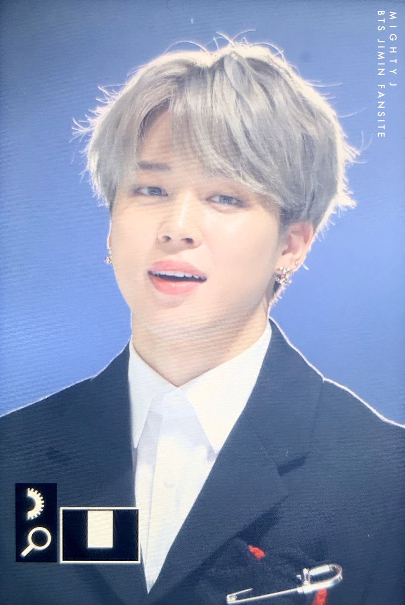 mighty_jimin's tweet photo. 디오니소스랑 댄브 캠도 찍었는데 배터리가없눙 ㅠㅠ.. 나중에 고화질로 올려볼게용 아아아 지민이봐서 옴총행복해따 사랑하고 축하해애 https://t.co/4RRYhovujy