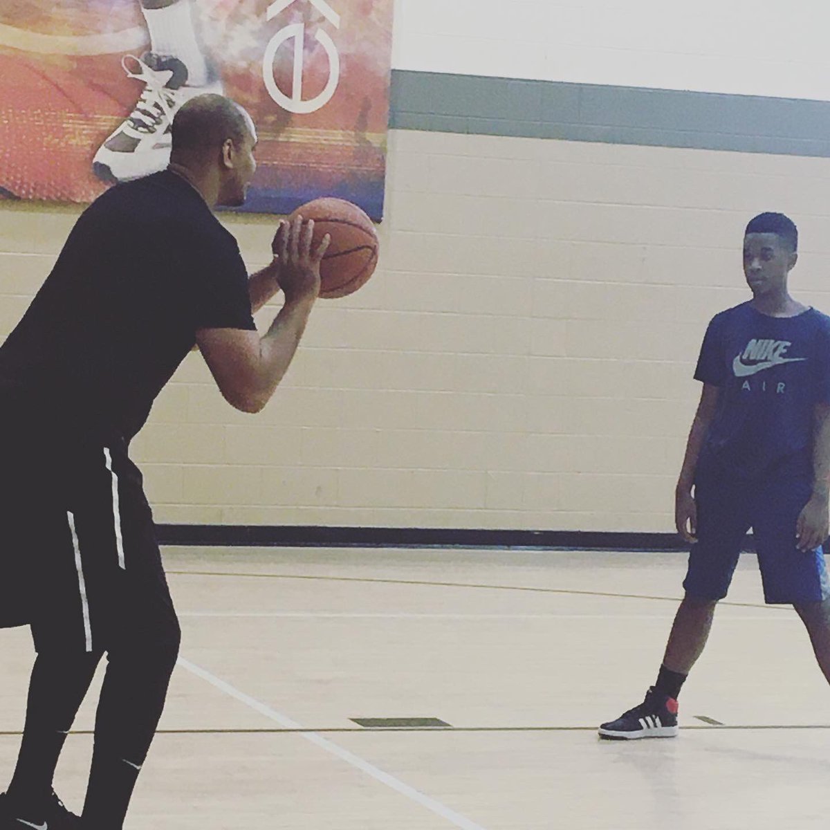 patrickjllc's tweet image. NBA Hawks RoShown McLeod training PJ on the fundamentals. #basketball