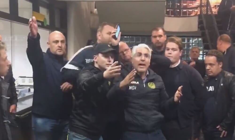 KoningWA's tweet photo. Racismediscusssie betaald voetbal. Werd tijd! Wederom meten met twee maten door @knvb @rodajckerkrade Uitzetten, beledigen, bedreigen, kwetsende spreekkoren Garcia de la Vega leidt niet eens tot reactie. Goed dat dossier #tacoboy nu bij OM ligt. @JimmyLeenders @BjornThimister1 https://t.co/euZC6cQCaf