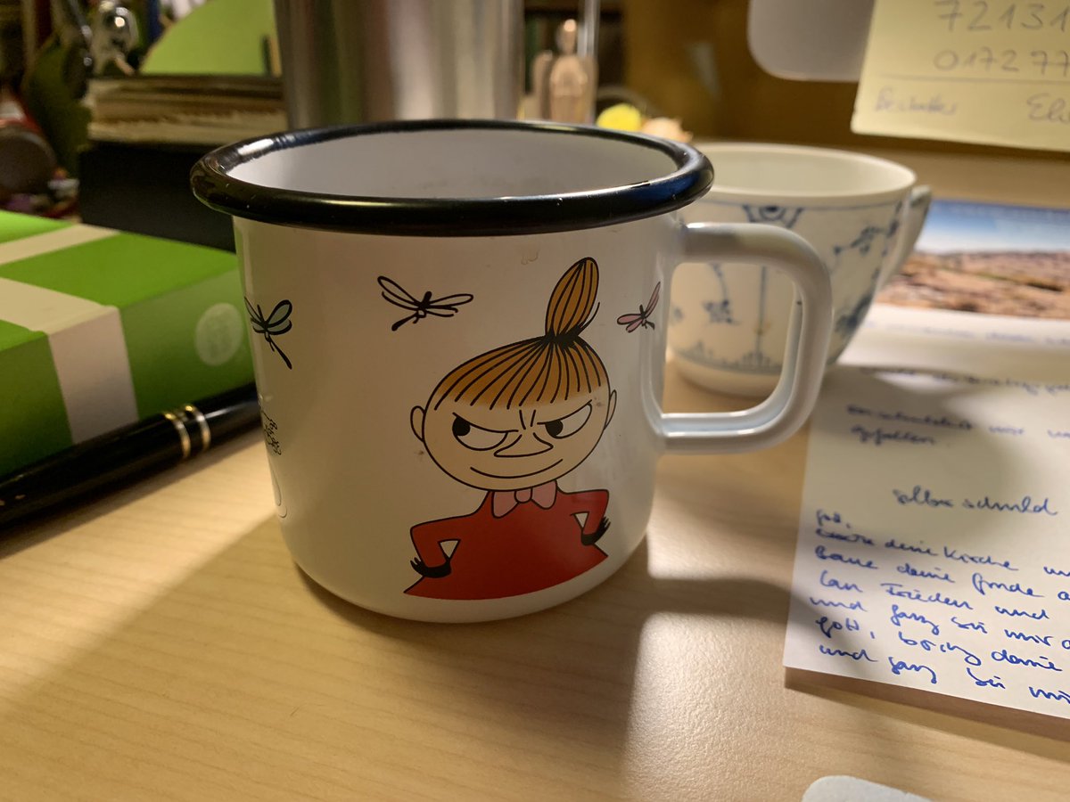CorinnSe's tweet photo. Wenn ihr mal zu faul seien solltet anderen mitzuteilen, wie es euch geht und diese anderen befinden sich im selben Raum wie ihr, kann ich euch folgende praktische Wendetasse empfehlen. #Suomi #Moomin #Stimmungsbarometer #Servicetweet https://t.co/7JEezj7Wcf