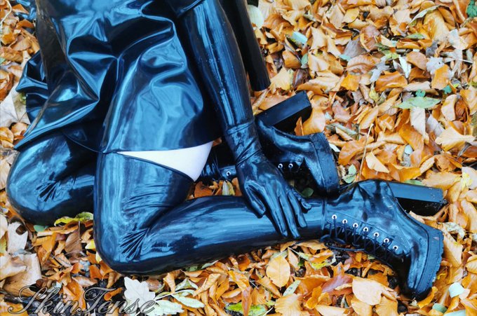 The Autumn is shiny  #latex #fetish #gloves #highheels #rubberdoll  Dress by @HonourClothing  Gloves<a href="/tag/latex"class="tags">#latex</a><a href="/tag/fetish"class="tags">#fetish</a><a href="/tag/gloves"class="tags">#gloves</a><a href="/tag/highheels"class="tags">#highheels</a><a href="/tag/rubberdoll"class="tags"><span>#rubberdoll</span></a>