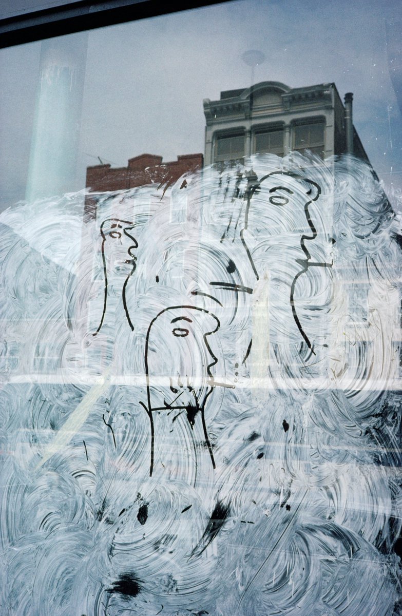 Saul Leiter, Grafitti Heads, 1950