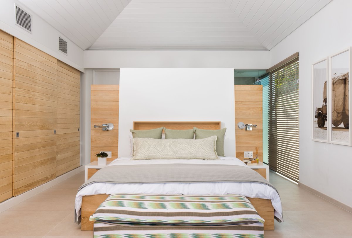 BeachEnclaveTCI's tweet image. Spanning 7,800 to 8,100 square feet, the open living spaces are layered with organic materials, including local wood and coral stone. Learn more about our #DesignEthos here: bit.ly/2L7LrsP.

#BeachEnclave #BeachEnclaveTCI #northshore #luxuryvilla #turksandcaicos #TCI