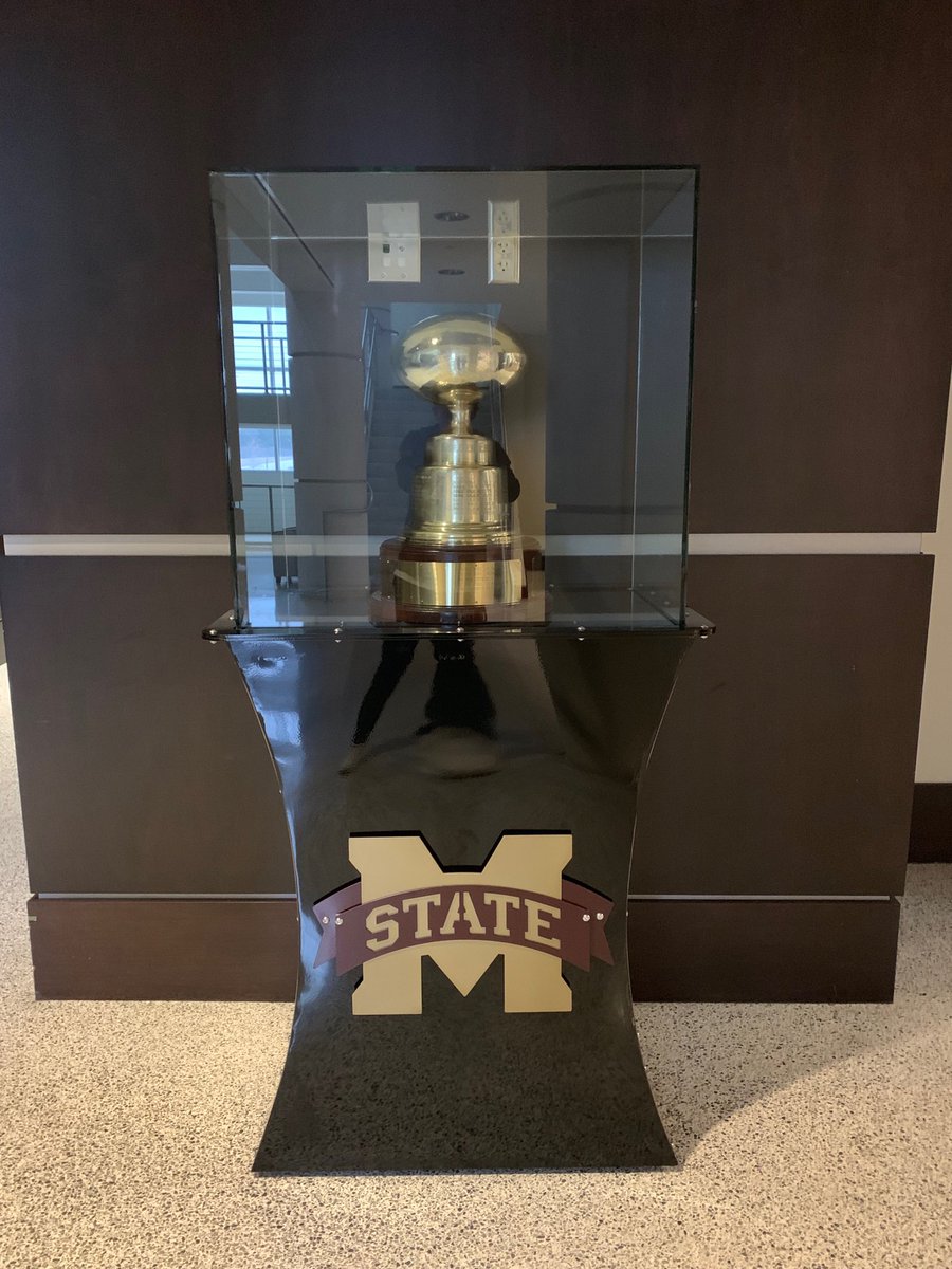 BallCoachJoeMo's tweet image. Great to have “The Golden Egg” in Starkville for another year!

Excited to hit the road recruiting tomorrow &amp;amp; begin preparations for our 10th straight bowl game.

Thanks to the greatest fans in college football! Couldn’t have done it without y’all!

Future Is Bright!

#HailState
