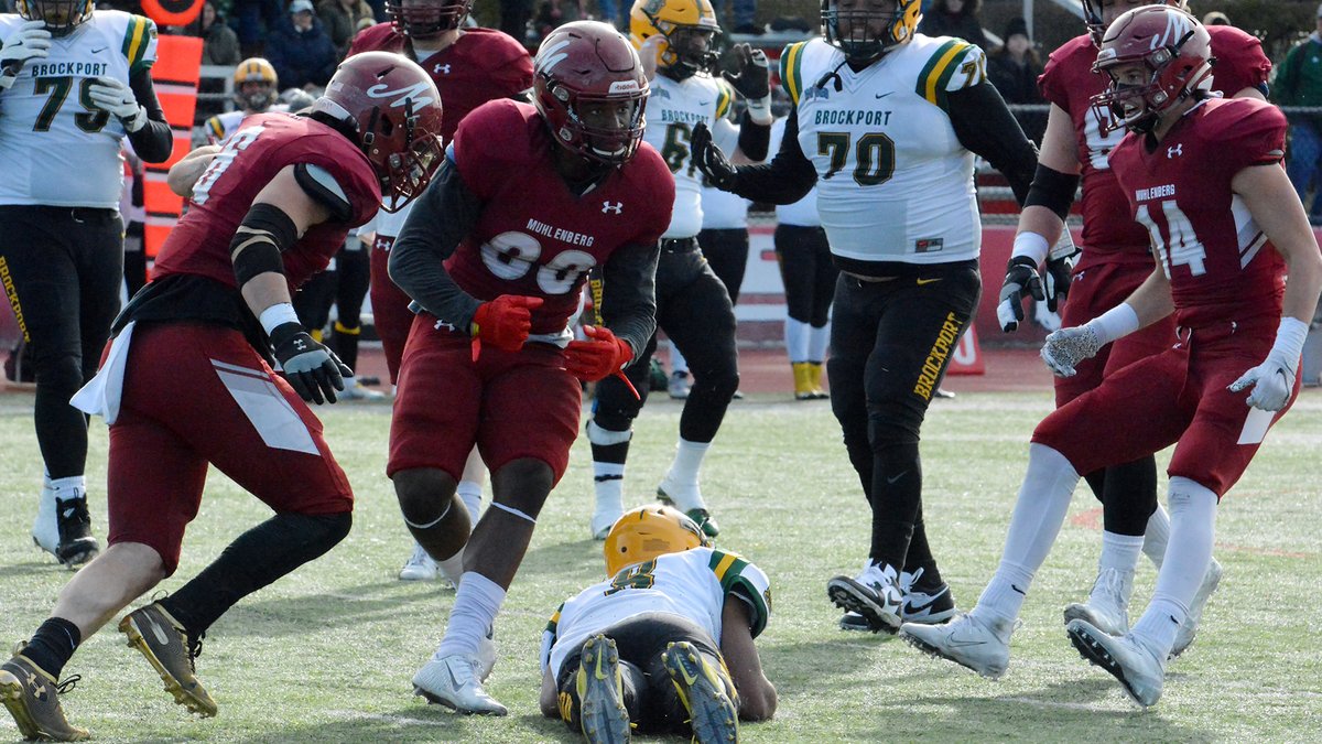 Muhl_Sports's tweet image. #Muhlenberg is first team in the history of @NCAADIII playoffs to record shutouts in first two rounds. The Mules blanked Brockport, 42-0, to advance to quarterfinals for second straight year.
bit.ly/2P3x7m0
#CentConf #d3fb @DigInMules #LevelUp @D3FBHuddle @d3football