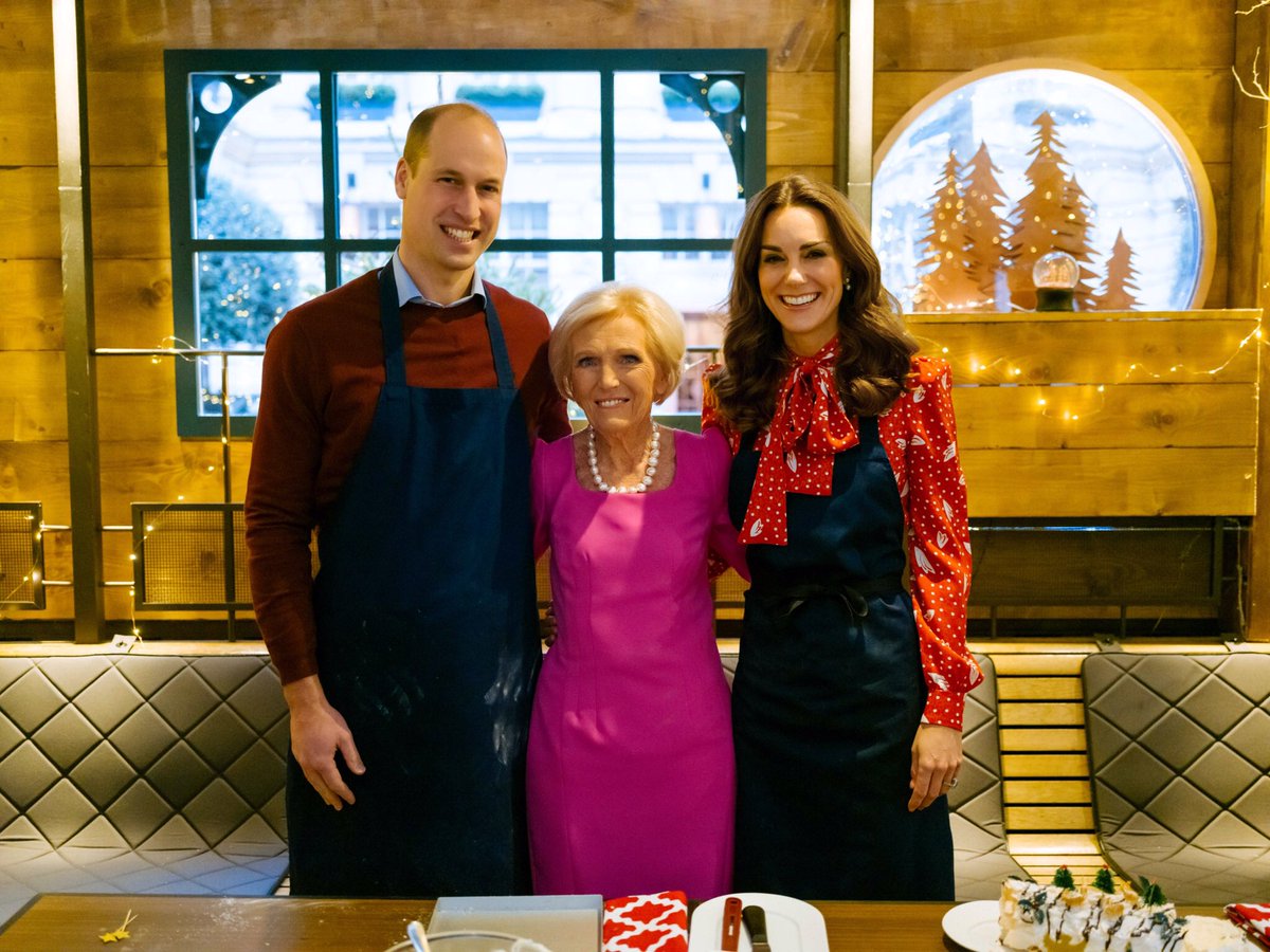 🎄We invite you to join The Duke and Duchess of Cambridge and Mary Berry as they serve a festive feast to thank those who are spending their Christmas helping others. 📷 @mattporteous #ABerryRoyalChristmas | Monday 16th December | 8:30pm | @BBCOne