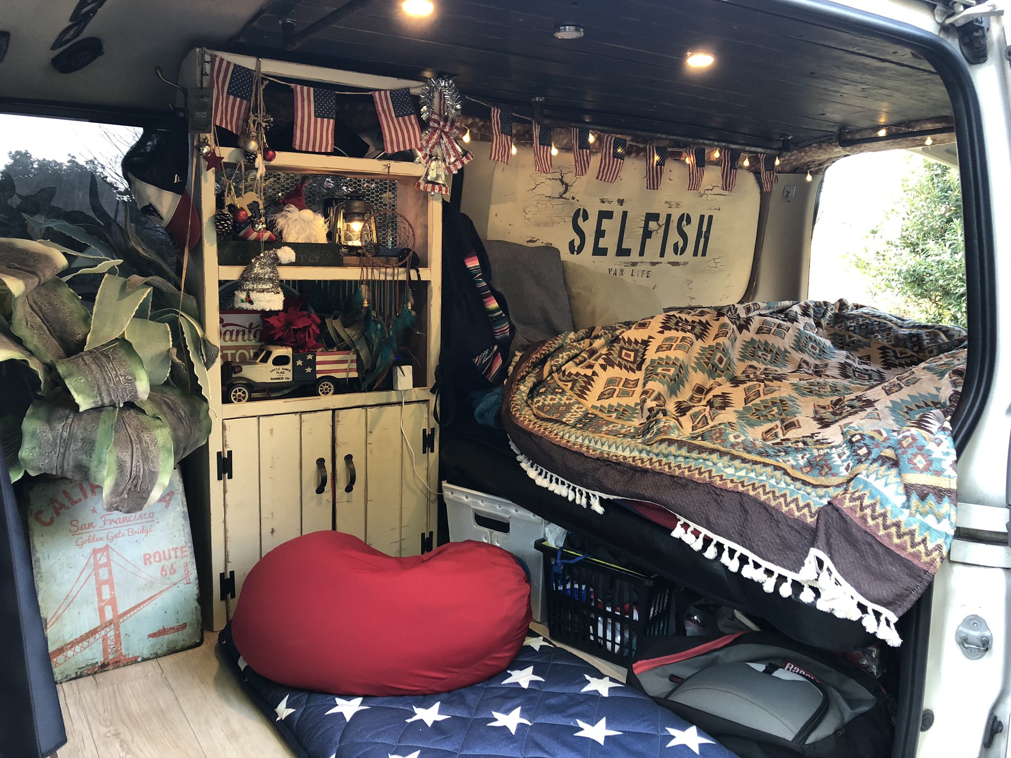 ほっしー 在 Twitter 上 Xmas使用にしたハイエース 車中泊寒くなってきた T Co Hncoobmtid バンライフ 車中泊 ハイエース ハイエース改造 バンライフ キャンピングカー キャンピングカーの旅 バンライフの旅 キャンプ T Co Lufsofmagb