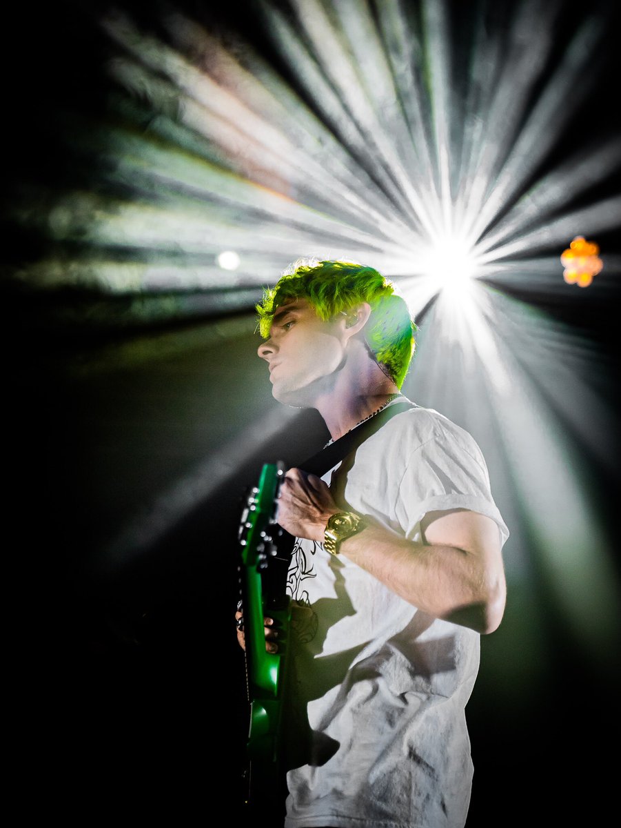 alifitzgeraldd's tweet image. one of my favorite photos i’ve ever taken.... D R E A M B O Y💚
@awsten 

📸instagram.com/alfitzpics