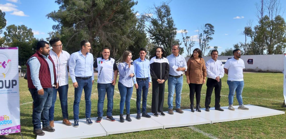 Gabyvazquezch's tweet photo. Agradezco la invitación a @Jahir_L a la Premiación del Torneo de Fútbol 7 "Todos Somos #CEDUP", donde el equipo de la Universidad Autónoma de Durango fue el ganador ¡Muchas felicidades! ⚽🥇🥈🥉 https://t.co/DD1viZv1P8