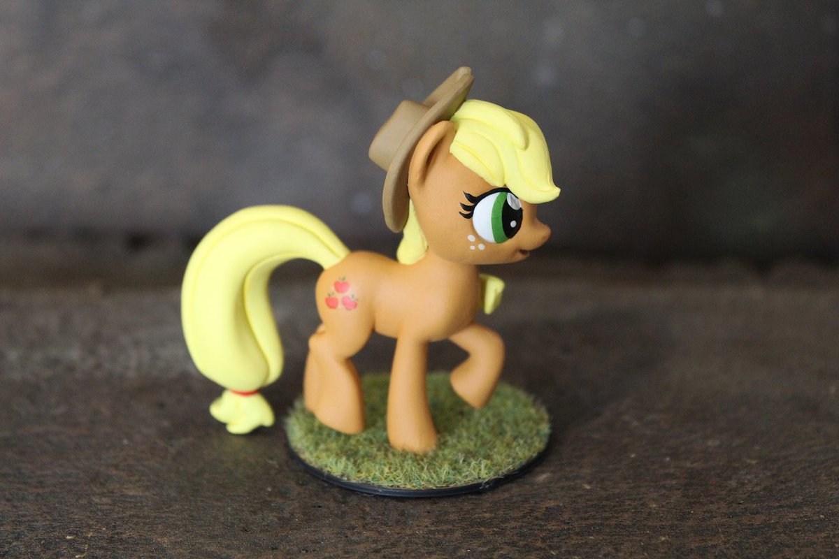 cavernandcanvas's tweet photo. @cavernandcanvas Hand painted My Little Pony Miniatures Commission for @wizkidsgames Hey there It's Applejack! 🍎 https://t.co/4rcUEAOwYL #wizkidsgames #applejack #wizkidsminiatures #mylittlepony #mlp #painting #miniatures #miniaturepainting https://t.co/s2y8decDjE