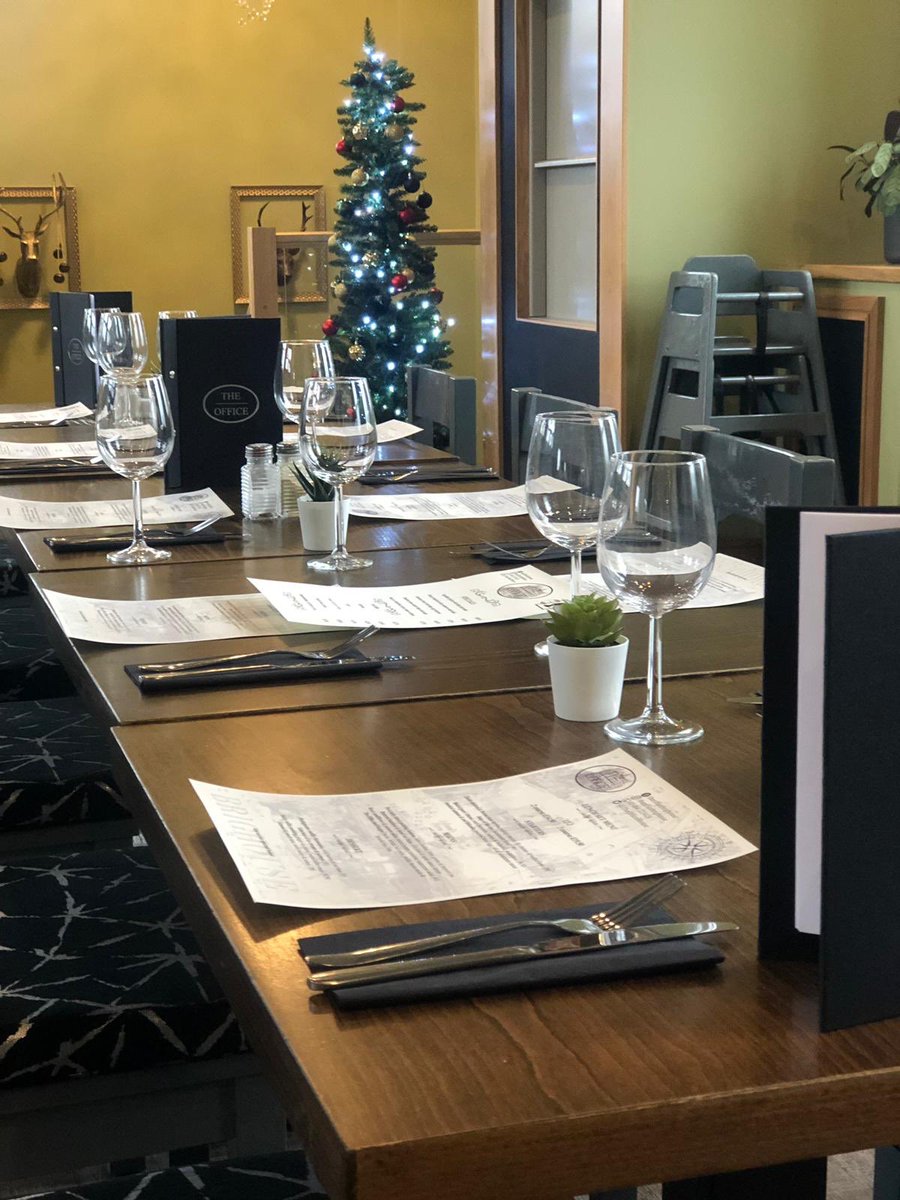 TheOfficeBHouse's tweet photo. We are feeling very #festive here at #TheOffice🎄 - where are you spending #Christmas this year? ⛄️
➡️Look in bio for our number to book your Christmas with us ✅

#Brighousemeal #BrighousChitstmas #ChristmasDay #Family #Friends #WestYorkshire #xmastree #BrighouseFood https://t.co/T3NhHEQ9bS