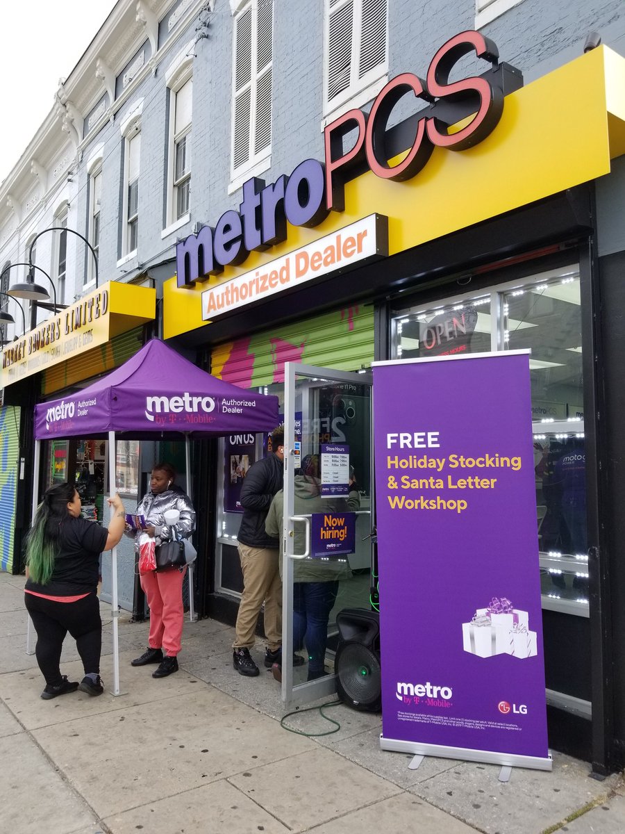 MattFatemi's tweet photo. Send your letter to Santa at Metro by T-Mobile and receive Free Holiday Stocking!!! #thatsawesome #Bawa #GoWireless @JohnCShelton12 @PhillyMikeOShea @ToddCEmetro @JonFreier https://t.co/RMSyP0dsaI
