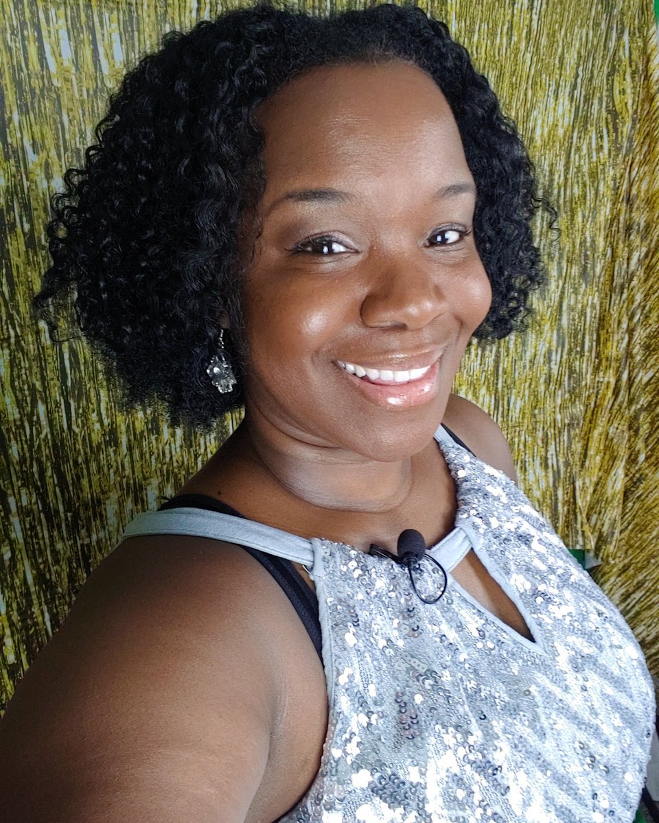 nickimayonews's tweet photo. #NoFilter. Just playing around with shiny stuff to see how it picks up light. #NickisFun40 #JournoLife https://t.co/JzBWiBLgMR