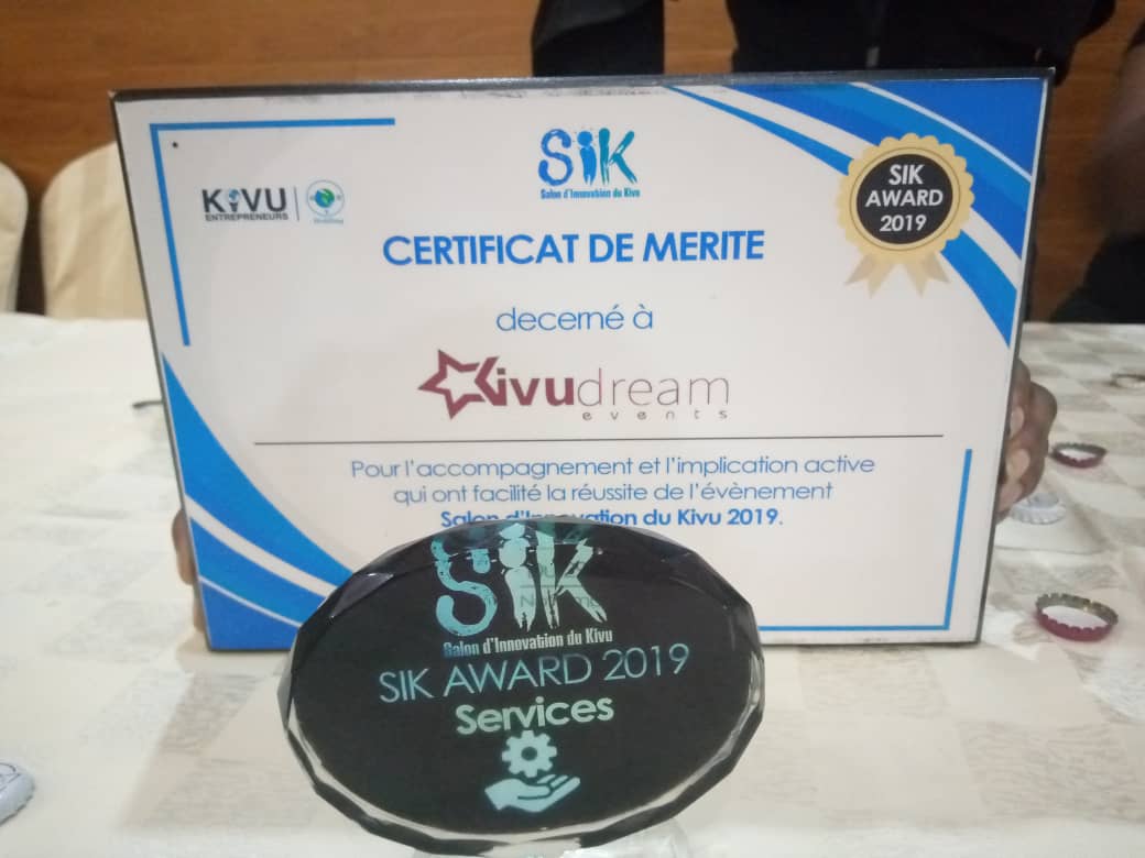 lebonkasamira's tweet photo. La #Startup Kivu Dream Events  (@DreamKivu) décernée du prix #SIK2019 #Award en la catégorie service par les organisateurs du Salon d'Innovation du Kivu ( @salon_kivu ) à la clôture de cette deuxième édition à #Goma 

Bravo à la CEO @KelvineSteph5 

Vous le méritez les filles. https://t.co/OmA11KZMF6