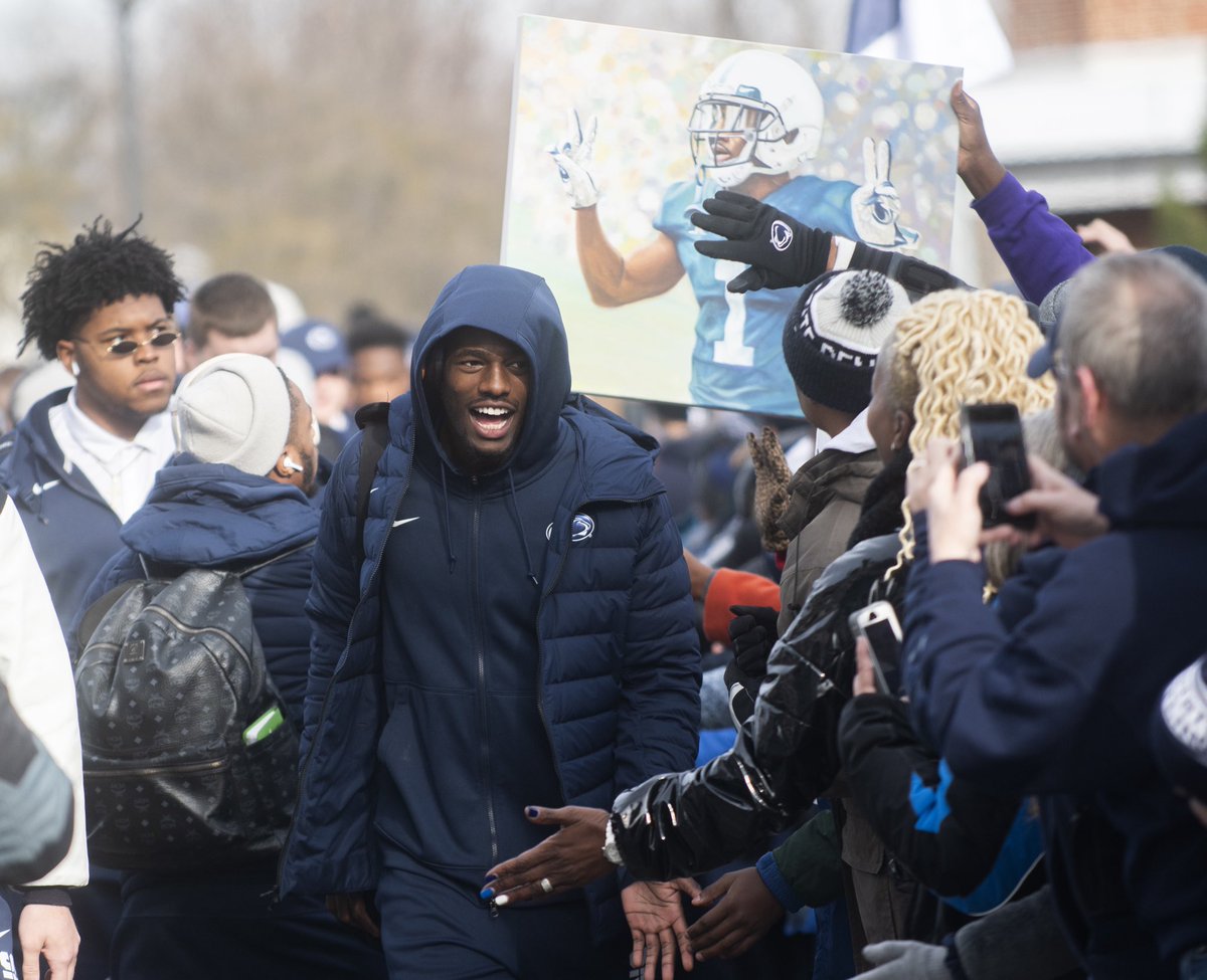 rjamesleavy's tweet photo. The Penn State Football team arrives at Beaver Stadium for their game against Rutgers today. Kickoff is at 3:30. https://t.co/PgDbhy508Z