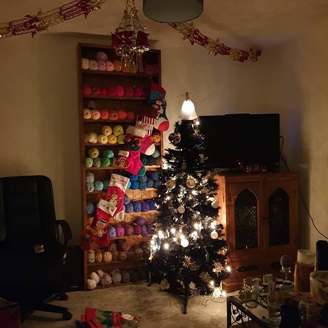 Mrs_Lyvit's tweet photo. Feeling rather festive now! Mulled wine in my belly, Christmas music blaring out and kids decorated the tree for me. 
#xmas2019 #familytime #beatingtheblues #simplethings https://t.co/RUHJf6zWCD https://t.co/0QH4Sv0e3j