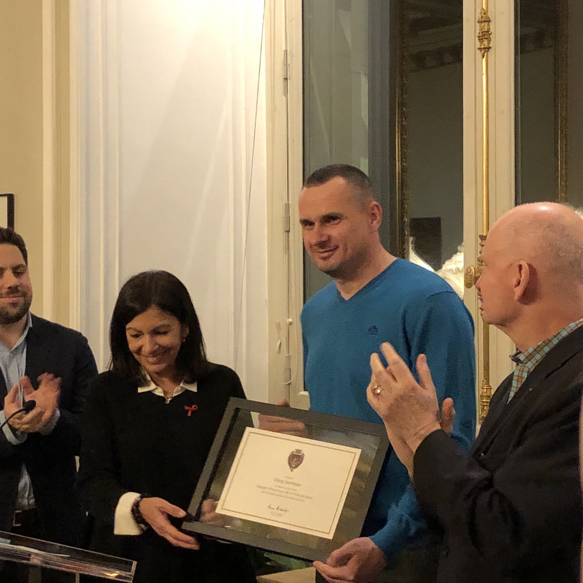 SandrineTreiner's tweet image. Et demain dimanche à 19h nous recevons #OlegSentsov pour un grand entretien en public au ⁦@TheaVilleParis⁩ ⁦⁦@unweekendalest⁩ ⁦@MEltchaninoff⁩ ⁦@guillaumeerner⁩ ⁦@franceculture⁩