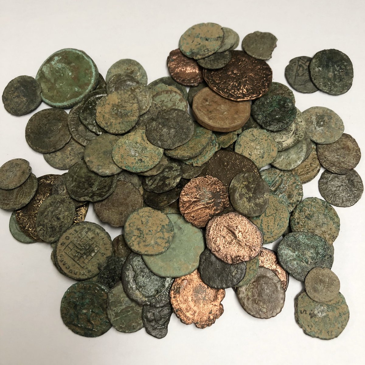 LisaMarieFranks's tweet photo. 🌟New Stock @ Melksham Arcade🌟
Roman Metal Detecting Finds. Check Out Our Facebook Page For Full Details. We Post Out!
https://t.co/ZzImsrd1KO
•
•
#roman #bronze #bronzeage #brooch #romanring #coins #archeology #ironage #stoneage #metaldetecting #finds #jewellery #brooches https://t.co/eX1uxuuFqQ