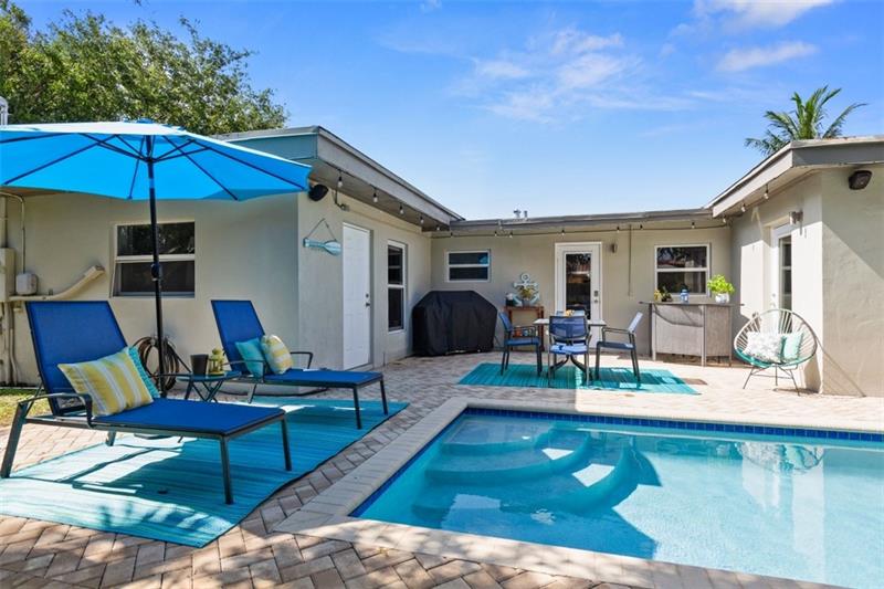 Wilton Manors renovated 3/2 pool home, walk to Wilton Drive's Gay Entertainment District.

Message me for info, homes for sale, your home's value or search homes at [read.n-play.com/gateway/homese…]