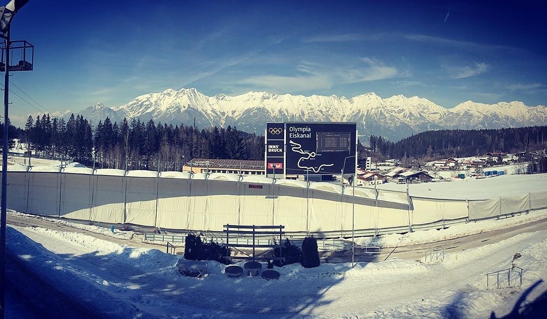 ArmySportASCB's tweet photo. Looking forward to all the action from Igls and Exercise Racing Ice next week. When soldiers take to the track in Innsbruck with the novice introduction and training in #ArmyIceSports

#Bobsleigh #Luge #Skeleton #SlideSafe #ArmyWinterSports #BritishArmySport https://t.co/NZLOrC80bO