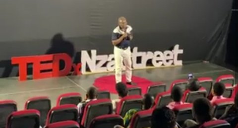 coolfinesse's tweet photo. The immediate past Chairman of @EnuguSportsClub, Chief @BenEtiaba while speaking on "Why Transformational Leaders Play Golf," shared lifelong lessons learnt from the game of golf.
#tedxnzastreet2019 #TEDxNzaStreet #Nkuli https://t.co/HbjZmrdCbd