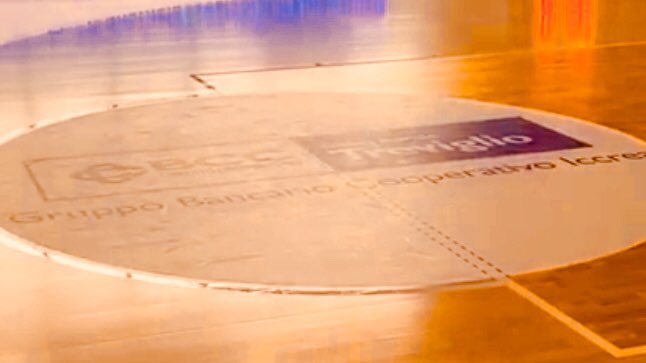 #backhome Dopo 181 giorni, la <a href="/Blubasket_T/">Blu Basket 1971</a> torna al #PalaFacchetti: attesa e gioia, emozione e brividi... #SerieA2 #BccTreviglio #LaNostraPassione 💙🏀👍🏻🏟