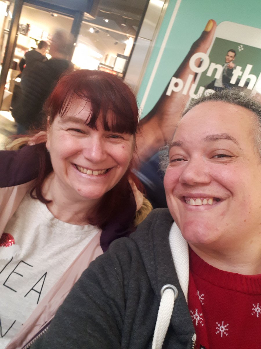 twinklemilton's tweet photo. Our #runefam Christmas meet up . Smiles all day ! Never long enough love you guys!! #friendsForever https://t.co/hlu6WaiIQ6