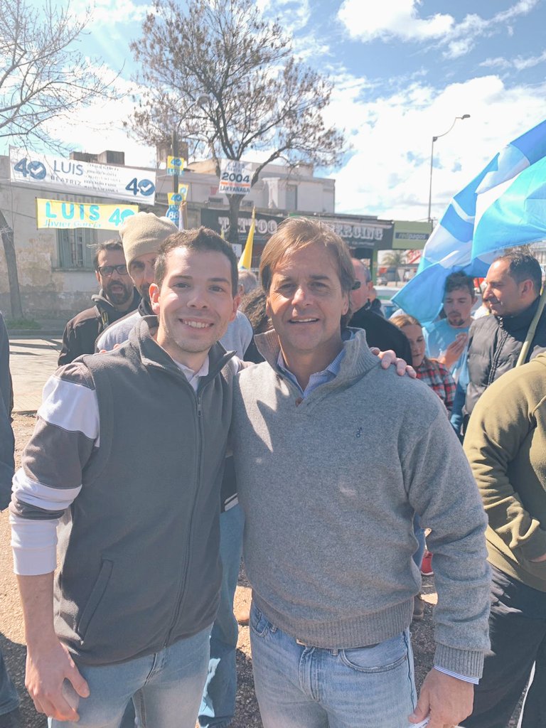mathibuzgua's tweet photo. Las nubes pasaron y el cielo azul quedó! 
#AhoraSi #Vinimos 🇺🇾🙌💪 Todo por el País!! Tenemos PRESIDENTE!!! @LuisLacallePou @beatrizargimon https://t.co/W6fKWMqHvg