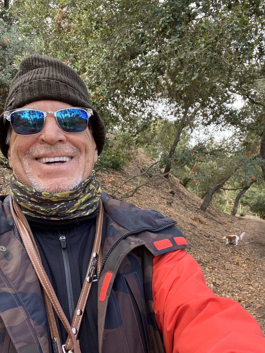 its colder in LA this morning than Sag Harbor ⛄️.  i gotta go where its warm.  florida,  here i come-Jims Dogs 🐶 🐶