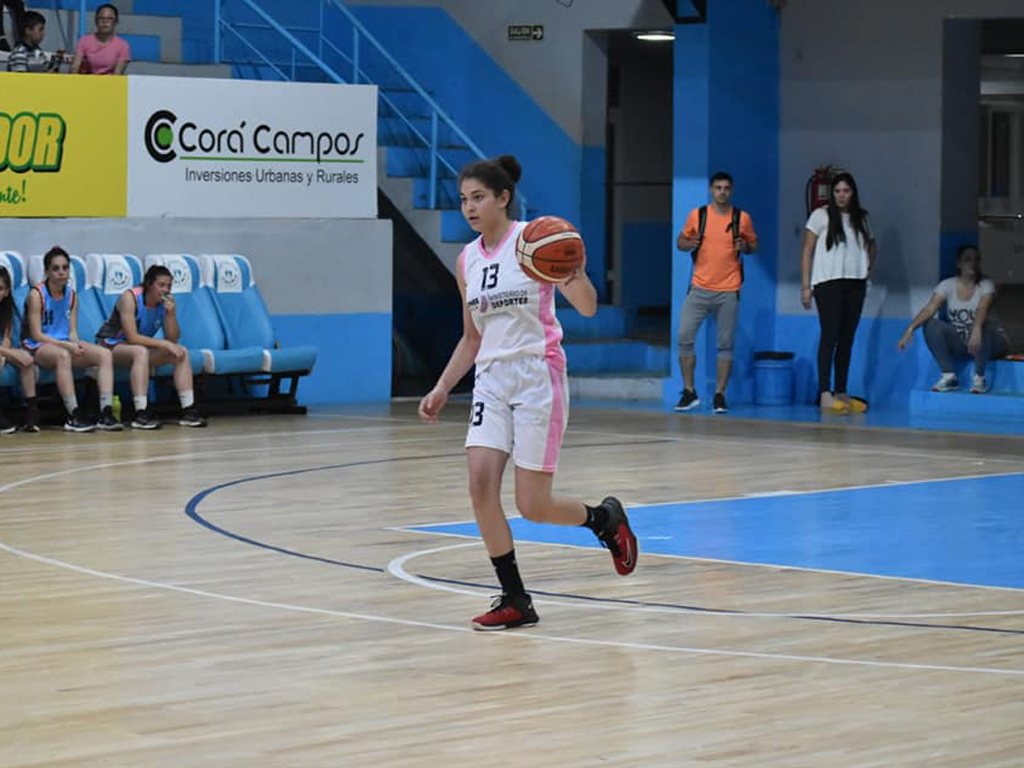 Con la participación de cinco equipos, hoy sábado 30 de noviembre comenzó una nueva experiencia para la Super Liga de #Básquetbol de #Oberá. Se trata del primer torneo para equipos compuestos íntegramente por #mujeres.  👉👉👉 nexosports.com.ar/nueva-experien…