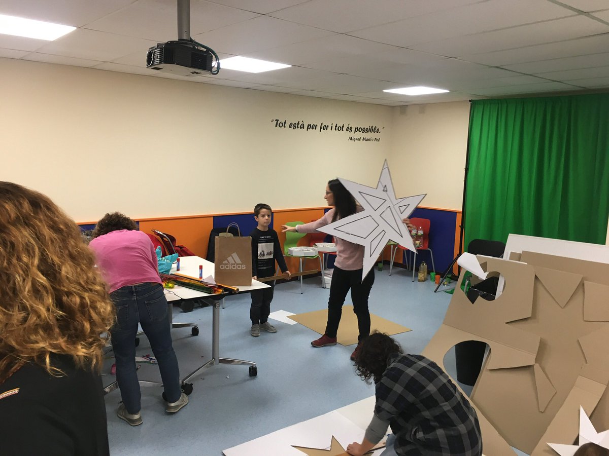 AmpaRocafort's tweet photo. Avui membres de l’AMPA i mares, pares i nens de l’escola hem treballat de valent per crear el pessebre de l’escola d’aquest any! Dilluns ja podreu veure el resultat a la recepció de l’escola!! https://t.co/vyCnvyg2yi