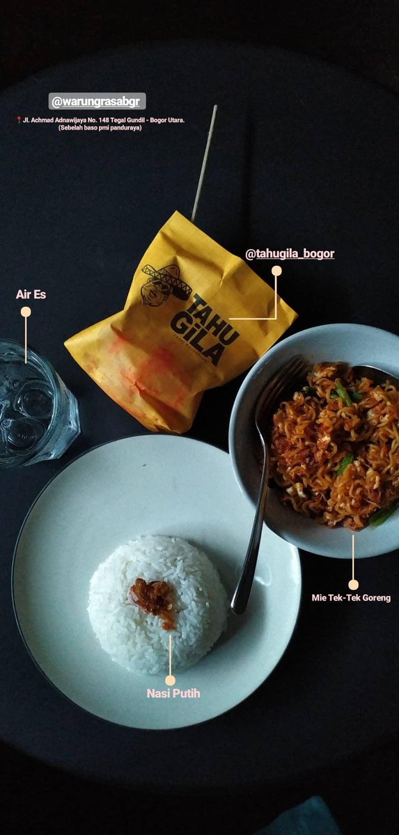 #flatlays #onthetable <a href="/Madariyanhadi/">Mada Riyanhadi</a> at Warung Rasa Bogor.
