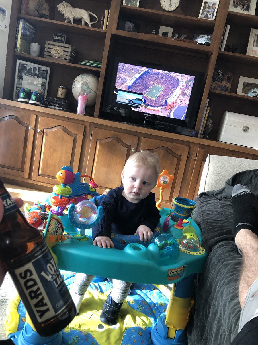 RetirementRisks's tweet photo. #beer
#baby
#football
#bumKnee https://t.co/s1nZMuX8uk